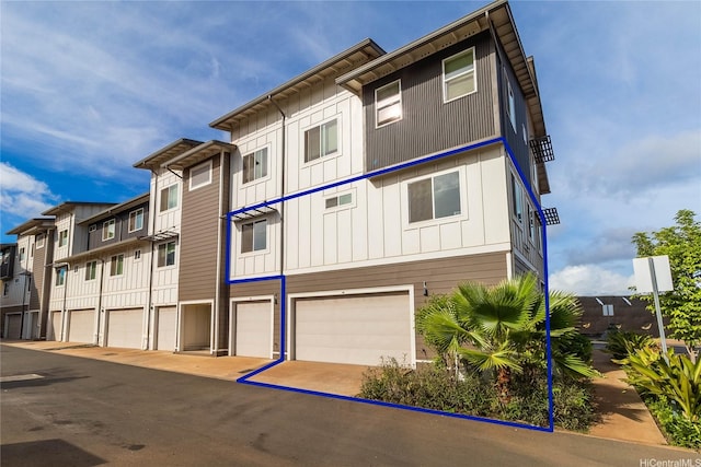 91-3575 Iwikuamoo St Unit 501, Ewa Beach, HI 96706 - view of property with an attached garage