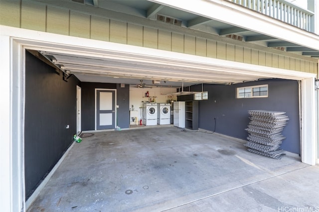 garage featuring washing machine and clothes dryer