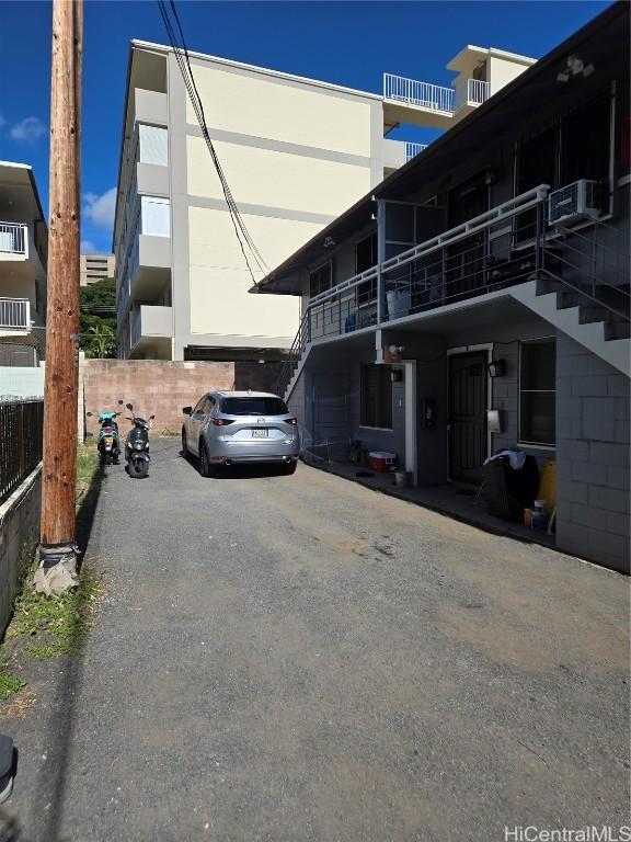 Listing photo 2 for 1728 Young St Unit A, Honolulu HI 96826