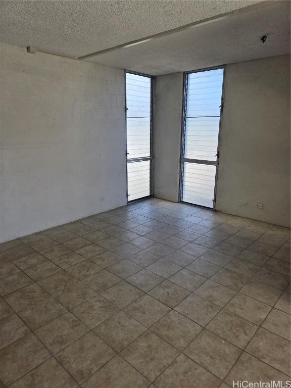 spare room featuring a textured ceiling