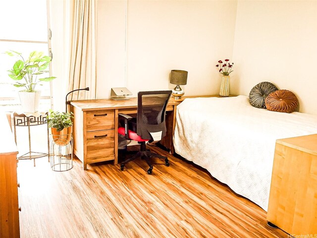98-707 Iho Pl Unit 2102, Aiea, HI 96701 - bedroom with light wood-style flooring and an office area