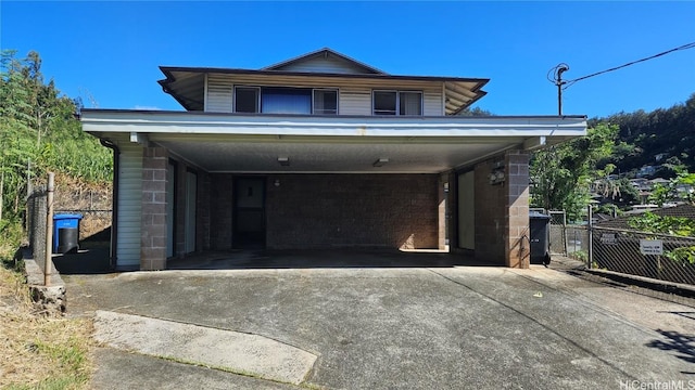 view of front of property featuring a carport