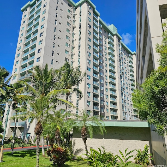 3009 Ala Makahala Pl Unit 808, Honolulu, HI 96818 - view of apartment building / complex