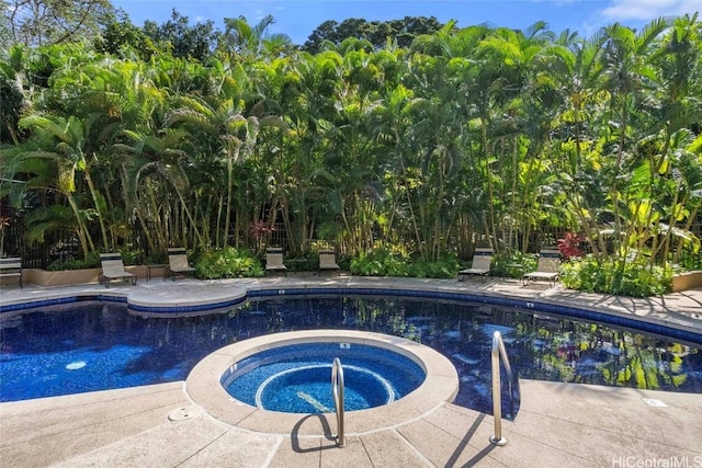 view of pool featuring an in ground hot tub