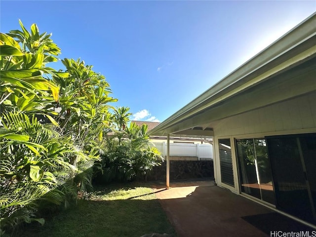 view of yard featuring a patio