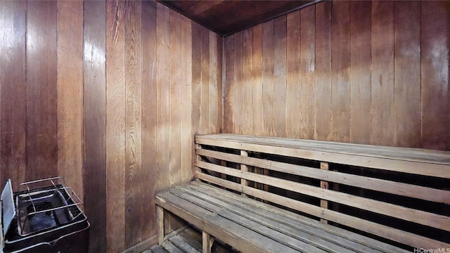 2499 Kapiolani Blvd Unit 401, Honolulu, HI 96826 - sauna / steam room featuring wood walls