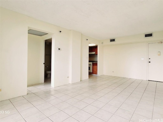 unfurnished room featuring light tile patterned floors