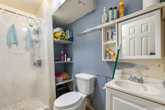 bathroom with a shower with curtain, vanity, and toilet