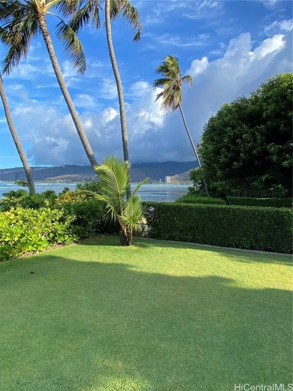 view of yard featuring a water view