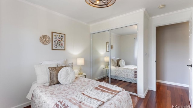 bedroom featuring a closet, dark hardwood / wood-style flooring, and crown molding