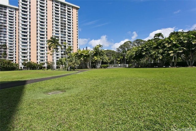 view of property's community featuring a lawn