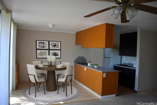 kitchen featuring ceiling fan, a center island, and white appliances