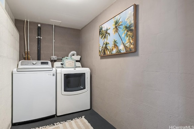 washroom with washer and clothes dryer