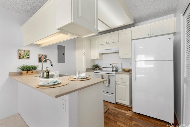 kitchen featuring white refrigerator, sink, electric range, a textured ceiling, and kitchen peninsula