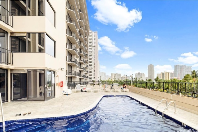 view of swimming pool