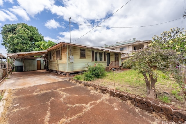 view of front of home featuring a carport