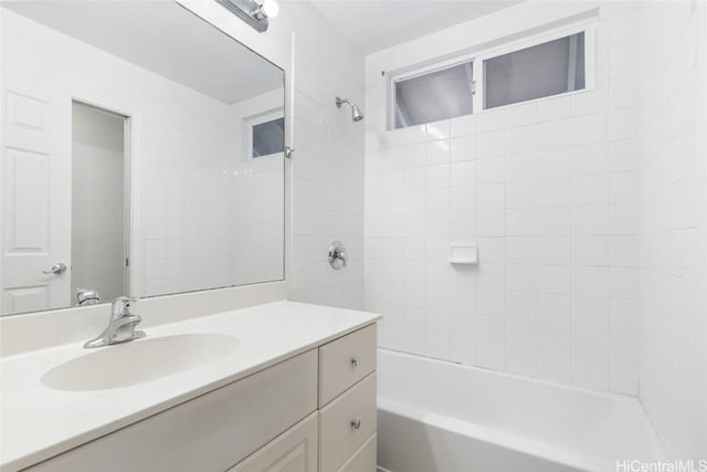 bathroom with vanity and tiled shower / bath