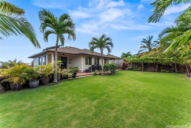 view of yard featuring a patio