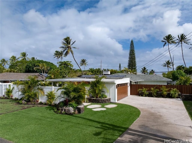 view of front of house featuring solar panels and a front yard