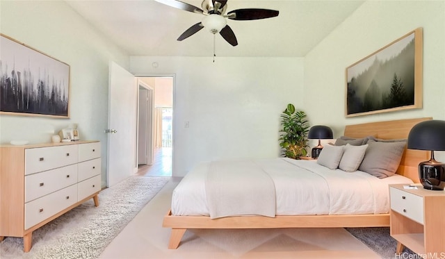 bedroom with ceiling fan