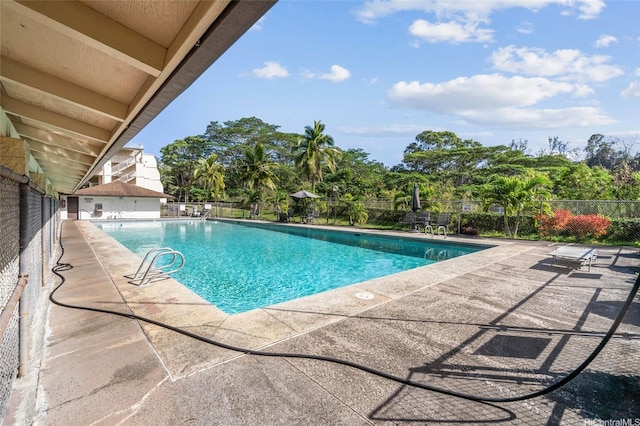 95-2031 Waikalani Pl Unit D906, Mililani, HI 96789 - community pool with a patio and view of scattered trees