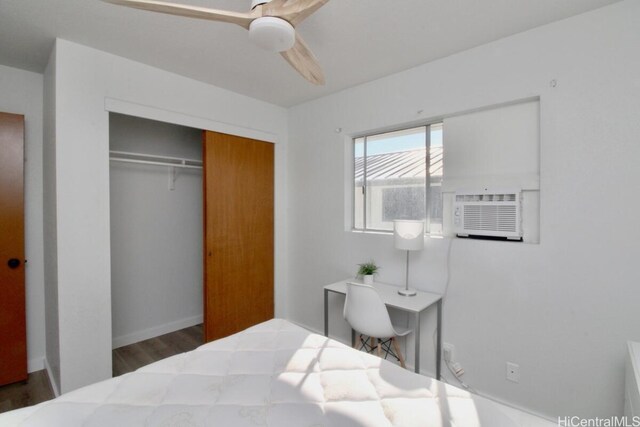 bedroom with hardwood / wood-style floors, a closet, ceiling fan, and cooling unit