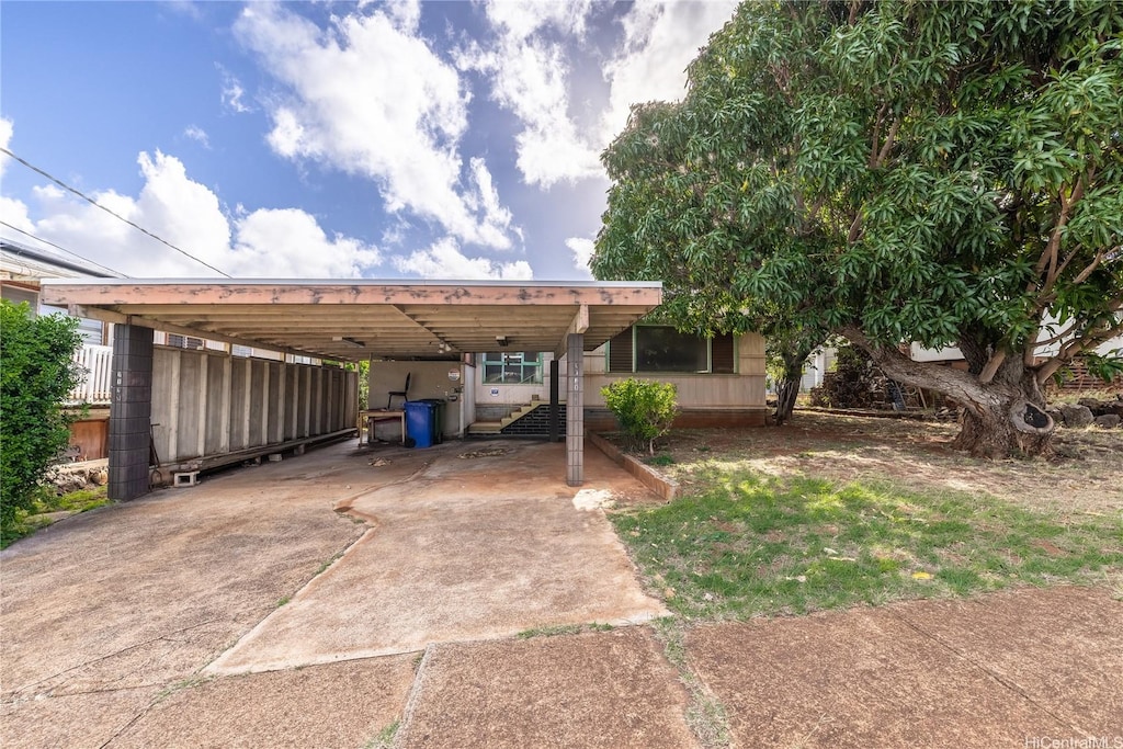 1139 14th Ave, Honolulu, HI 96816 - back of property with driveway and a carport