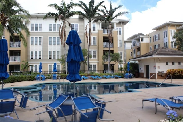 view of pool with a jacuzzi