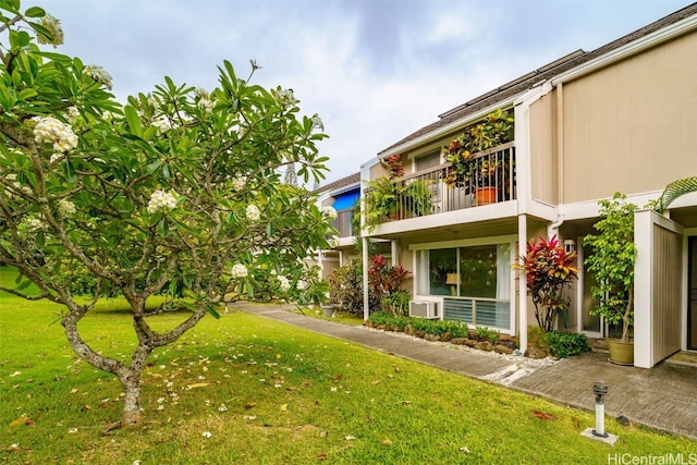 view of yard with a balcony