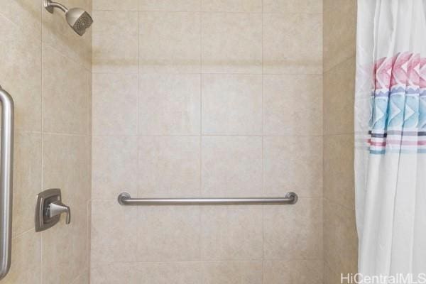 bathroom featuring a shower with curtain