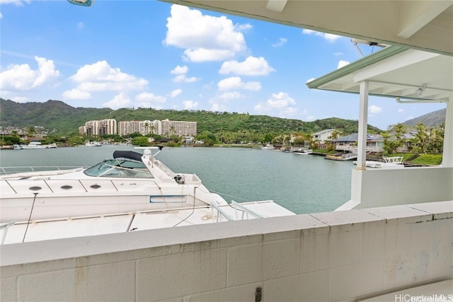 water view with a mountain view