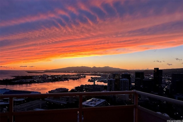 600 Queen St Unit 4302, Honolulu, HI 96813 - property view of water with a view of city and a mountain view