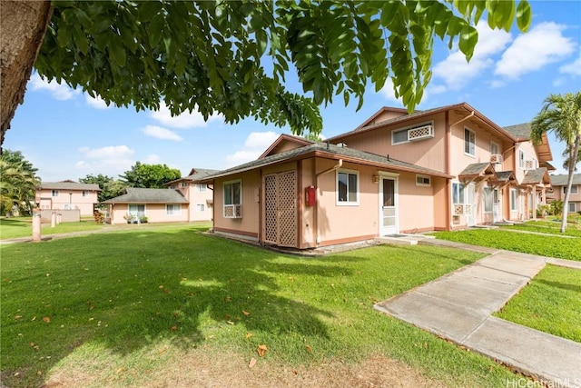 view of front facade featuring a front lawn