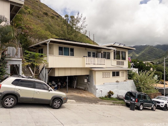 view of front facade with a mountain view and a balcony