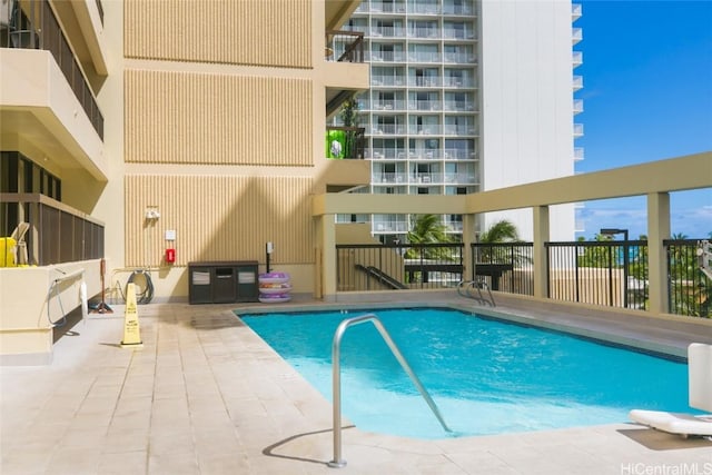 view of swimming pool