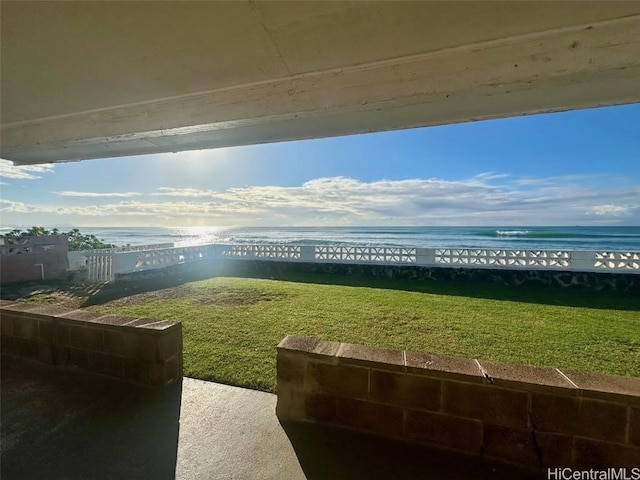 view of yard featuring a water view