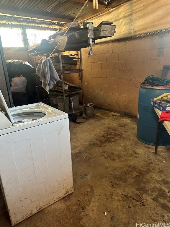 basement with washer / clothes dryer