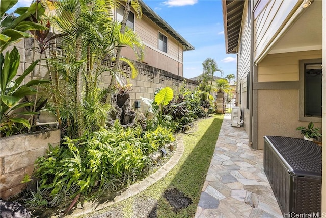 view of yard featuring a patio