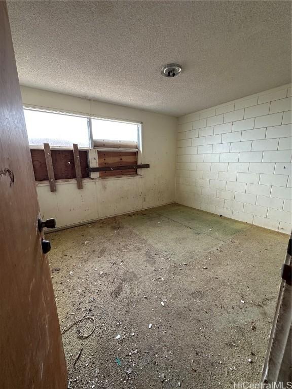 empty room featuring a textured ceiling