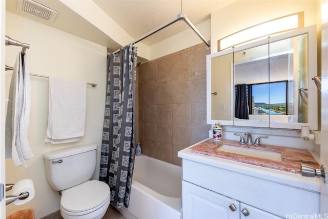 full bathroom featuring shower / tub combo with curtain, vanity, and toilet