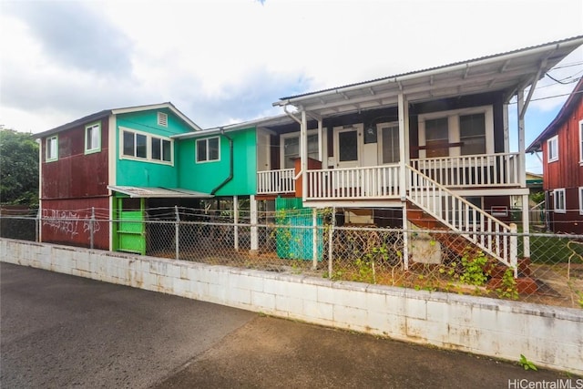 view of front of house featuring a porch