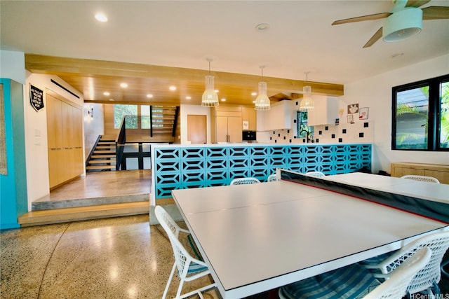 playroom with a ceiling fan, recessed lighting, and speckled floor