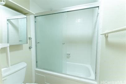 bathroom featuring toilet and enclosed tub / shower combo