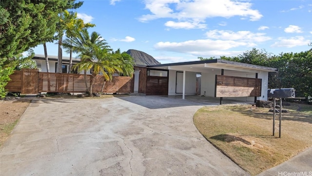 view of front facade featuring a carport