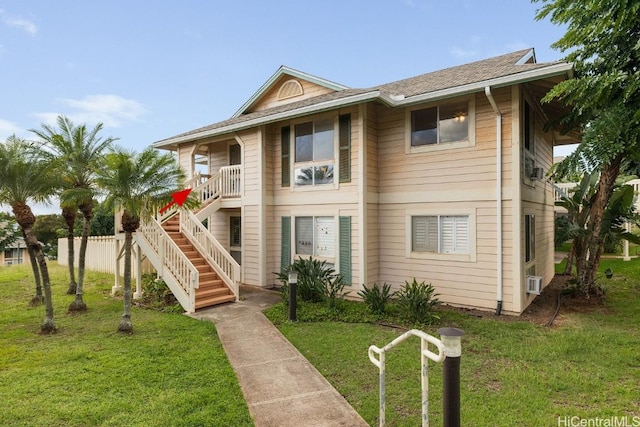 view of front of house featuring a front lawn