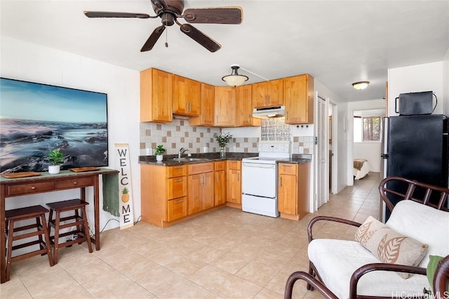 kitchen with sink, white electric range oven, stainless steel fridge, and decorative backsplash