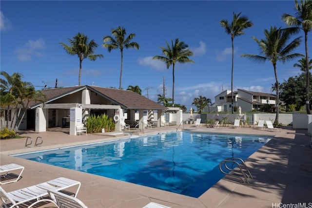 view of swimming pool featuring a patio