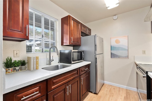 92-1150 Hame St Unit 8205, Kapolei, HI 96707 - kitchen with appliances with stainless steel finishes, a sink, light countertops, light wood-type flooring, and baseboards