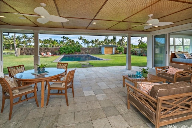 sunroom / solarium with ceiling fan