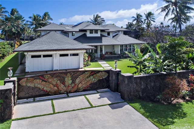 view of front of property featuring a front lawn